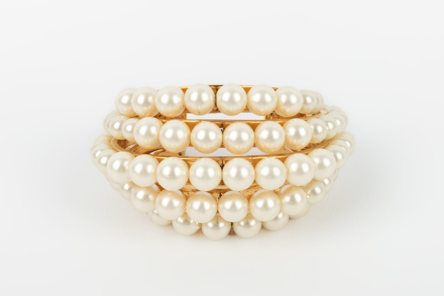 Bracelet manchette de perles nacrées Chanel