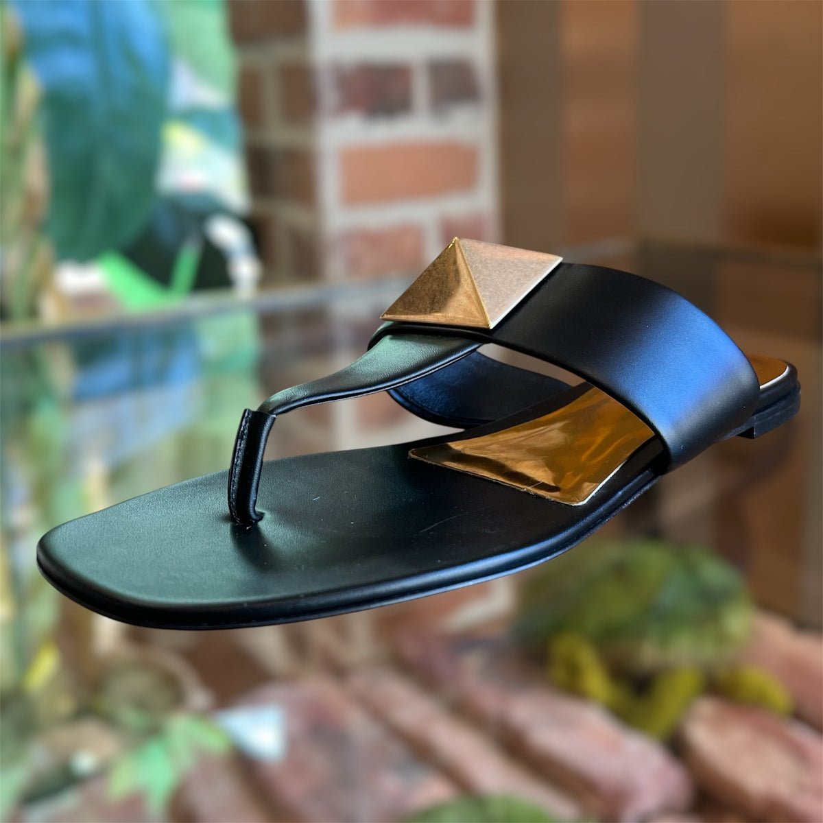 VALENTINO One Stud Black Calfksin Leather Flat Thong Sandals SZ38(8US)