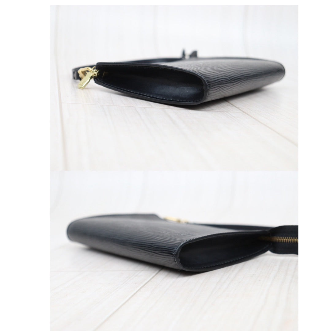 Rank AB｜LV Epi Pochette Accessoir Handbag Black｜24041201