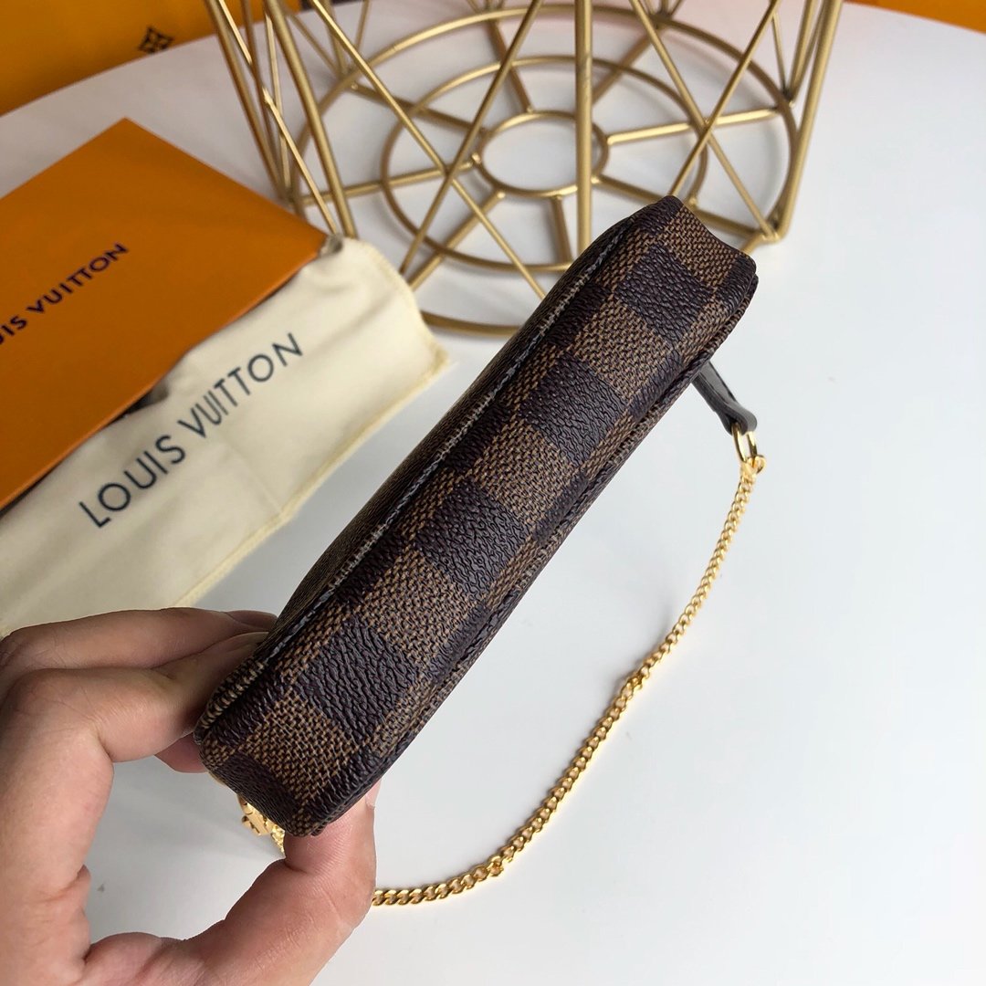 Louis Vuitton mini pochette accessoires