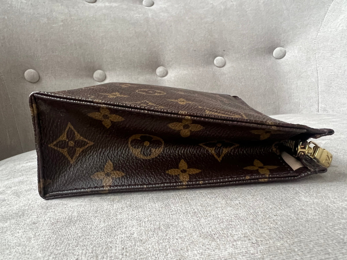 Louis Vuitton Toiletry Pouch 19 Monogram