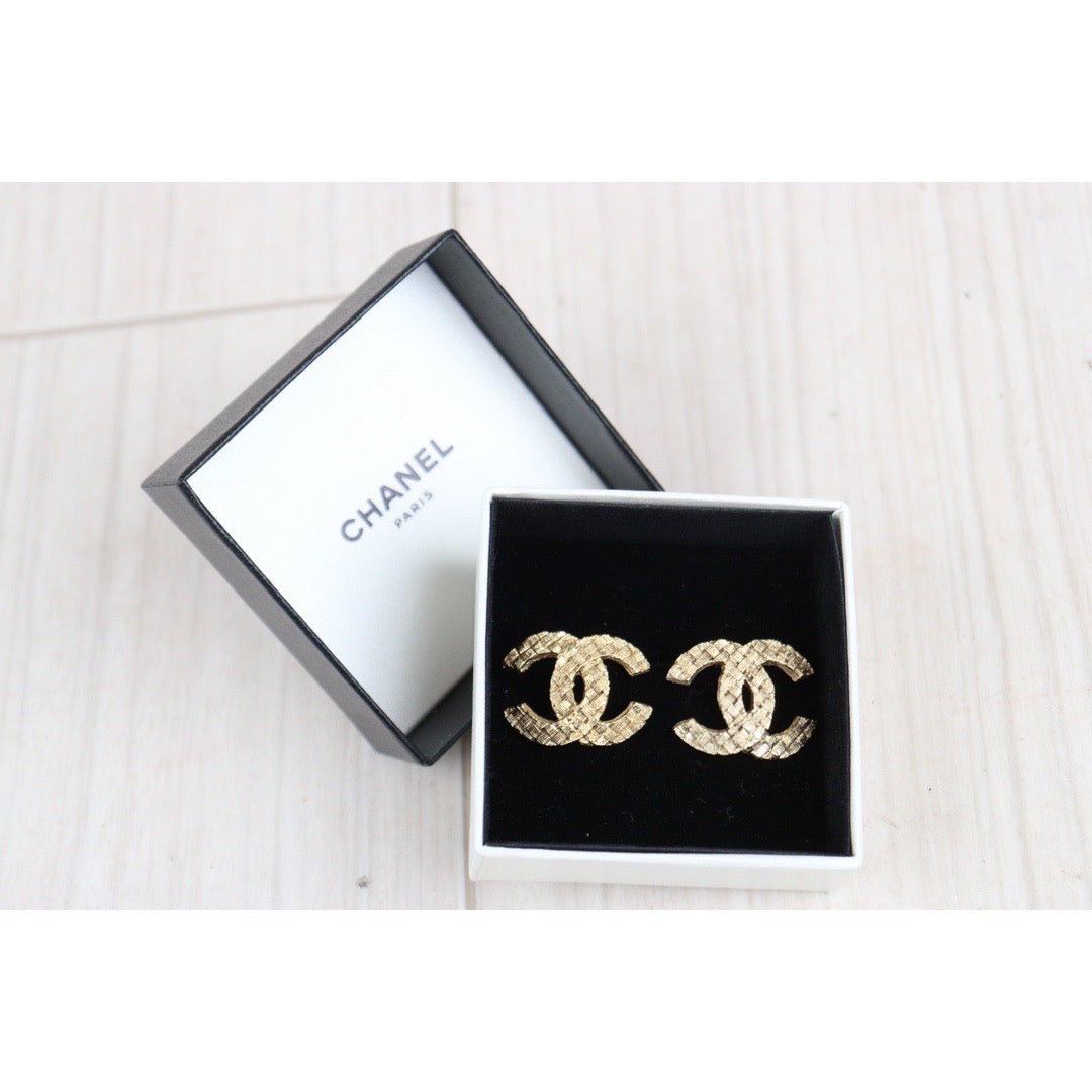 Rank A ｜CHANEL Coco Mark Knitting Design Earrings ｜23102833