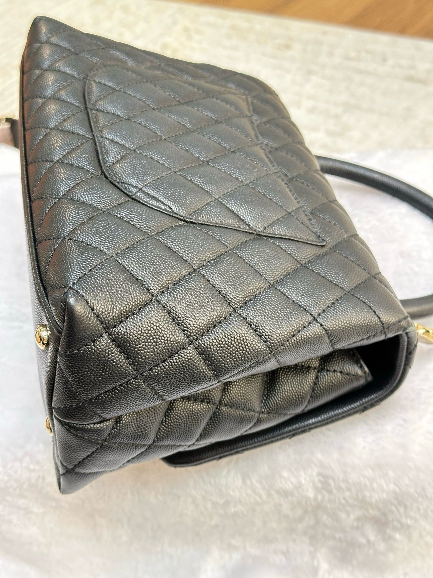 Chanel Medium Caviar Quilted Coco Handle Flap Black GHW 30 holo card