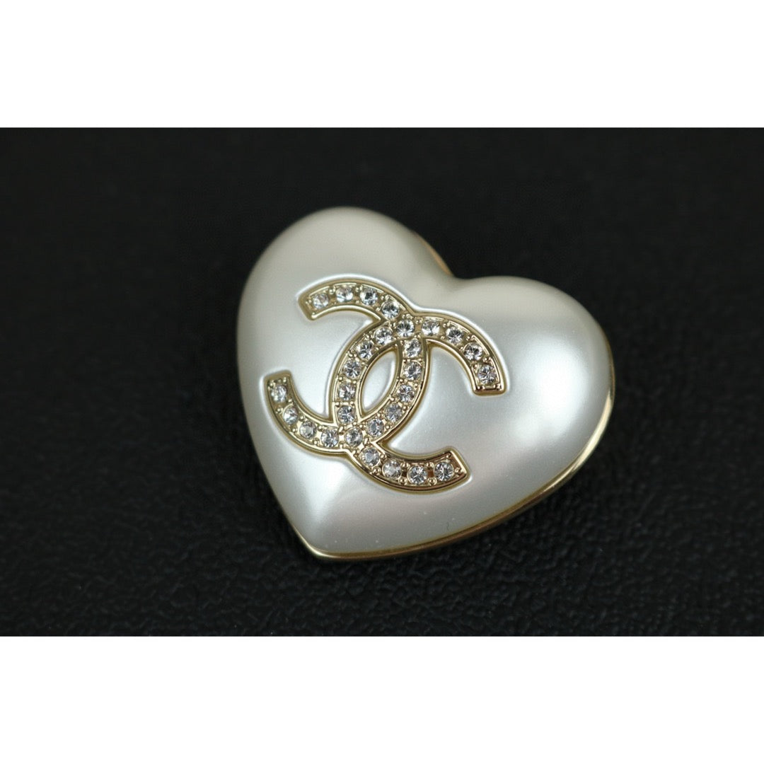Excellent（Rank SA）｜ CHANEL Coco Mark Love  Rhinestone Plated Brooch White｜F25022001