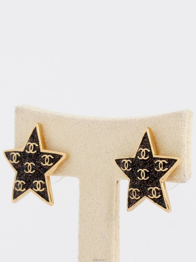 women earrings Chanel