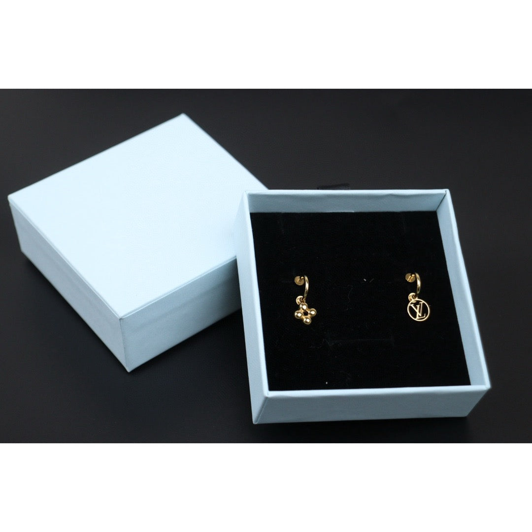 Very Good ( Rank A) ｜ LV Collier Essential LV Earrings ｜25010910