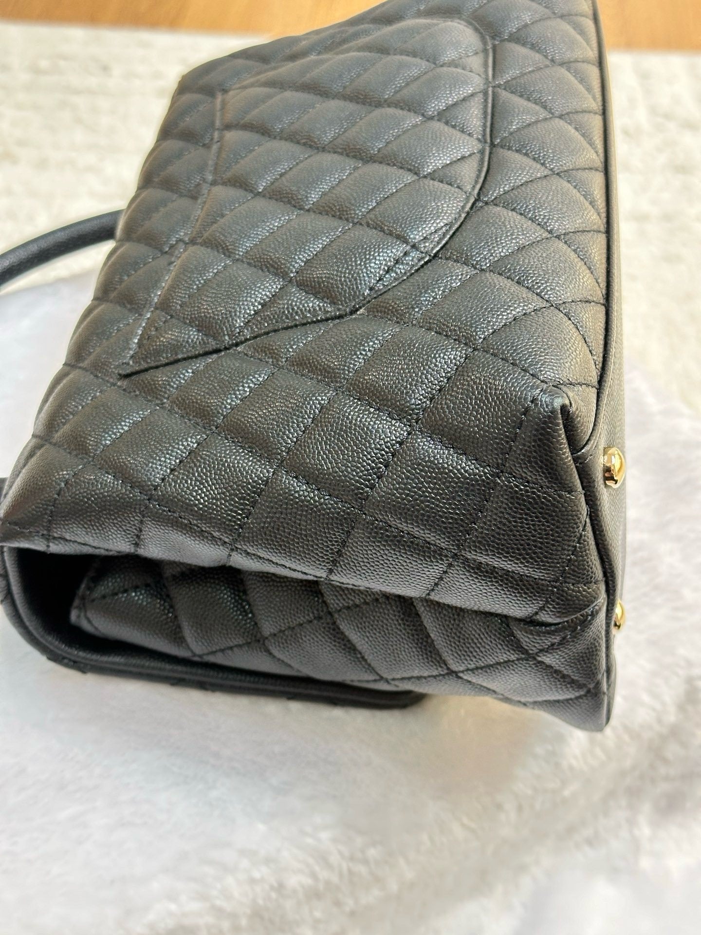 Chanel Medium Caviar Quilted Coco Handle Flap Black GHW 30 holo card