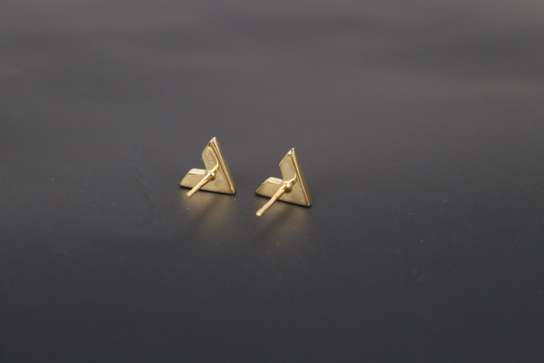 Very Good ( Rank A)｜ LV Essential V Earrings ｜24092008