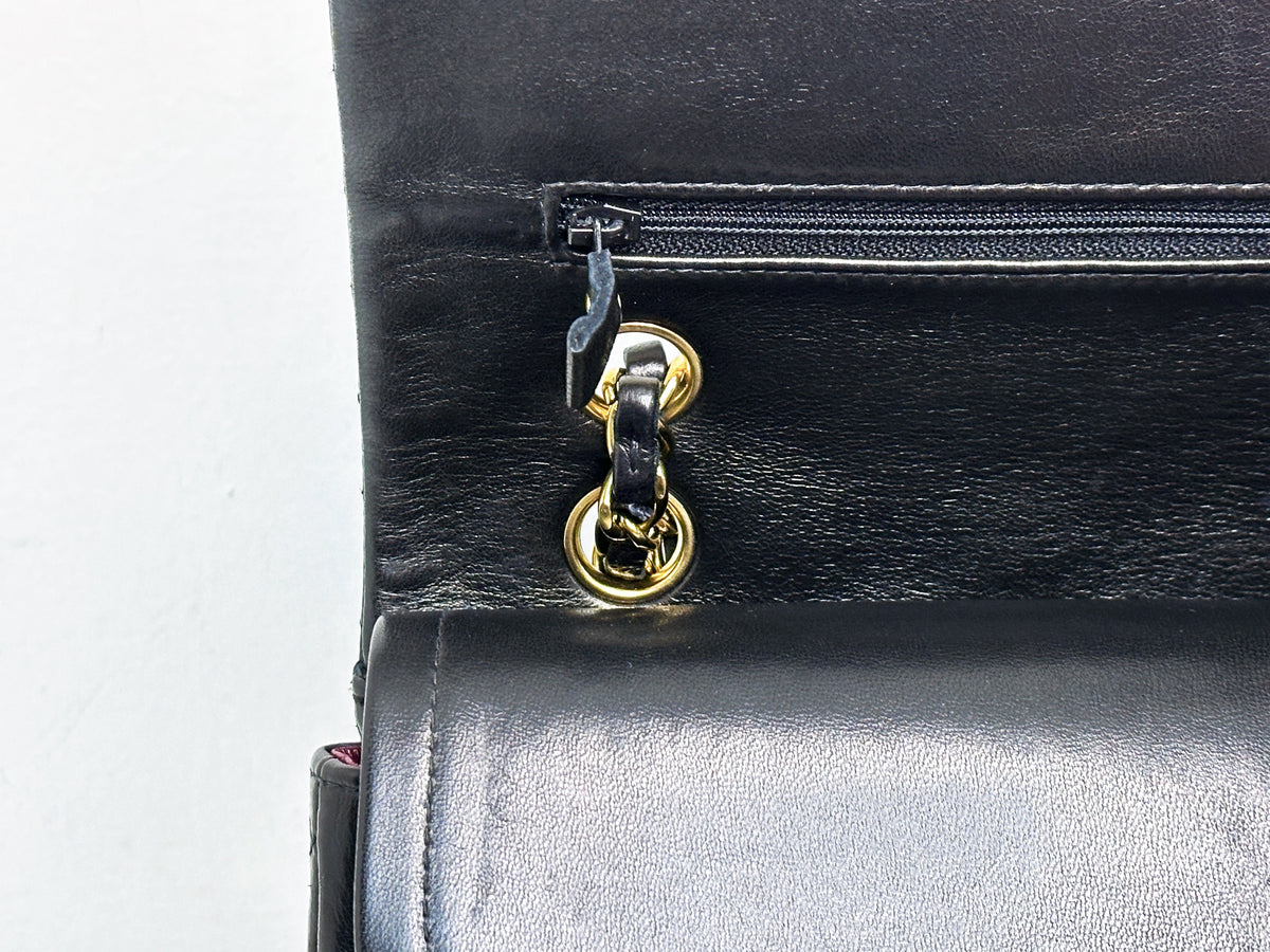 Chanel Vintage Black Quilted Lambskin Medium Classic Double Flap Bag 2843 holo card