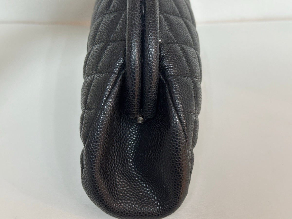 Chanel Quilted Timeless Kisslock Clutch Black Caviar holo 1595