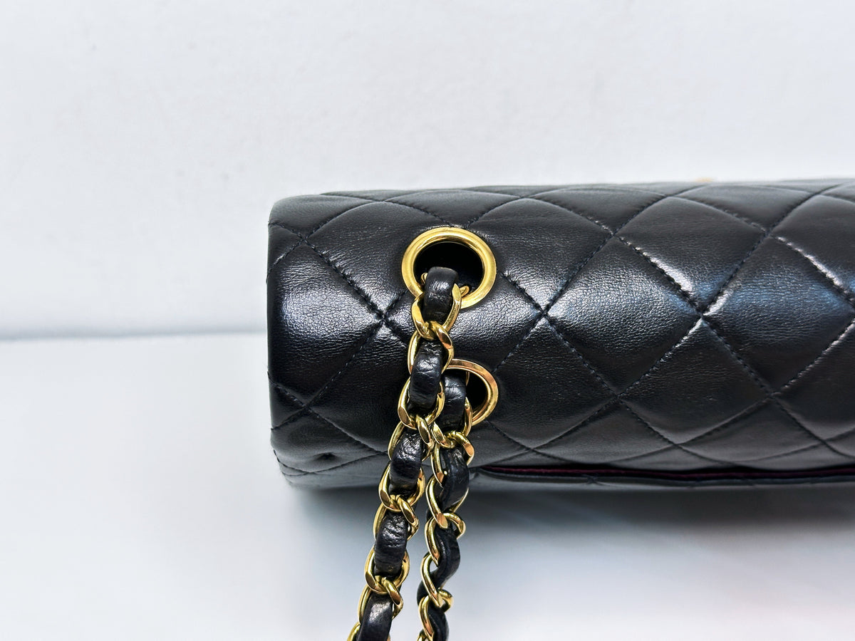 Chanel Vintage Black Quilted Lambskin Medium Classic Double Flap Bag 2843 holo card