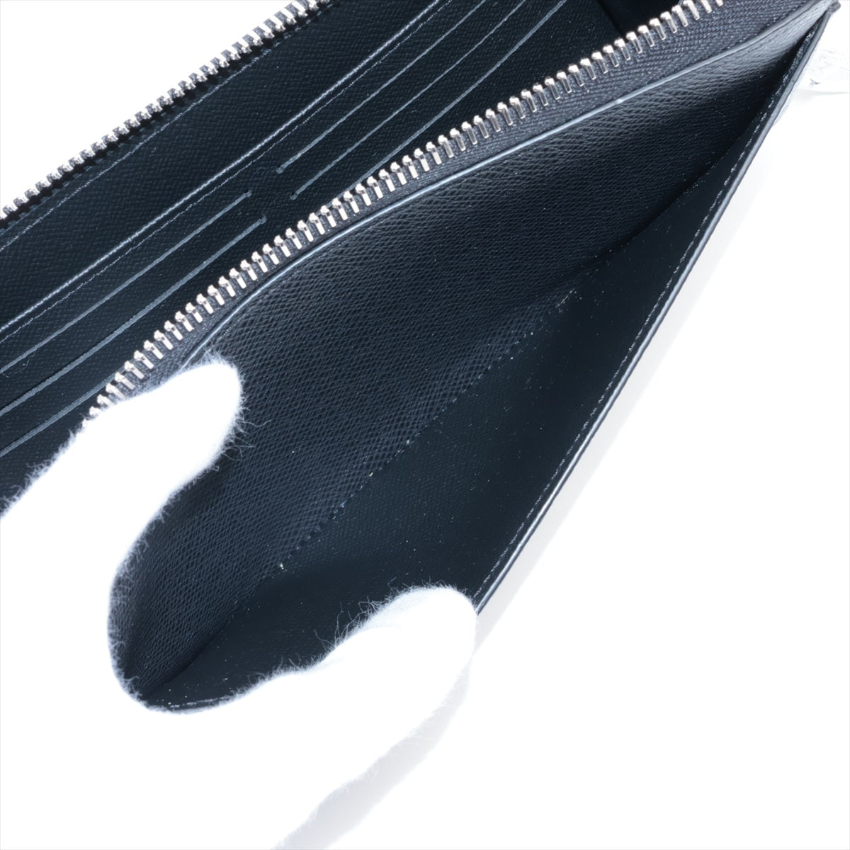 Louis Vuitton Taiga Zippy Dragon M69409 Black Round Zipper Wallet