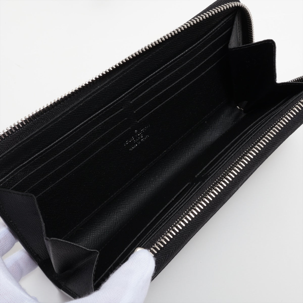 Louis Vuitton Taiga Zippy Dragon M69409 Black Round Zipper Wallet