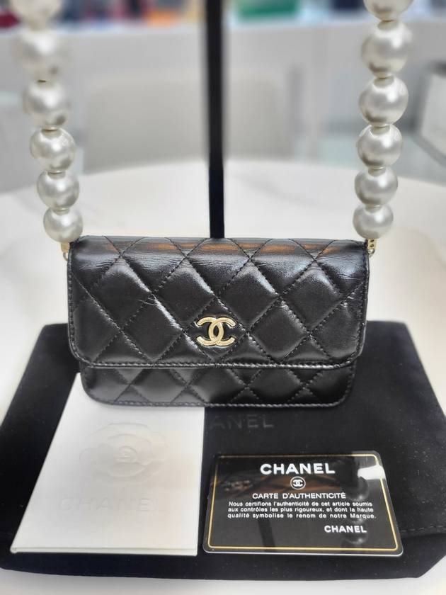 Pearl chain mini silver cross bag 31st unit AP1898 Chanel