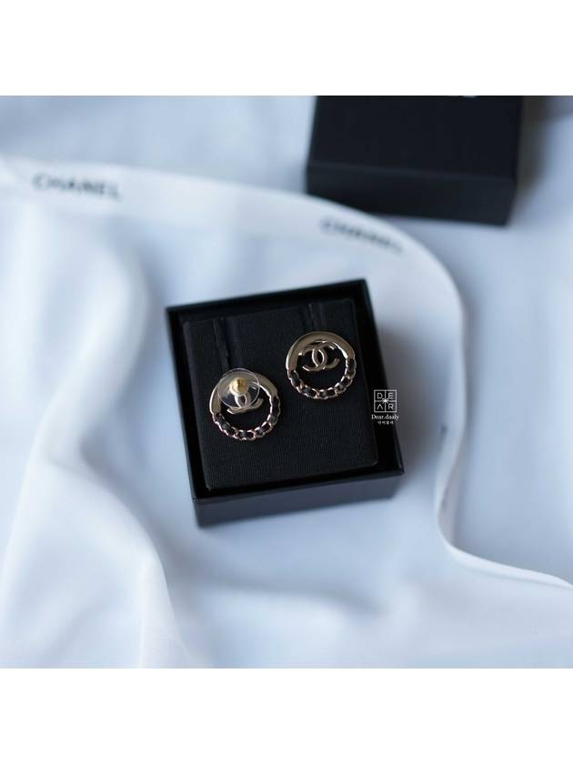 WoMen's CC Logo Circle Chain Earrings Black Gold Chanel