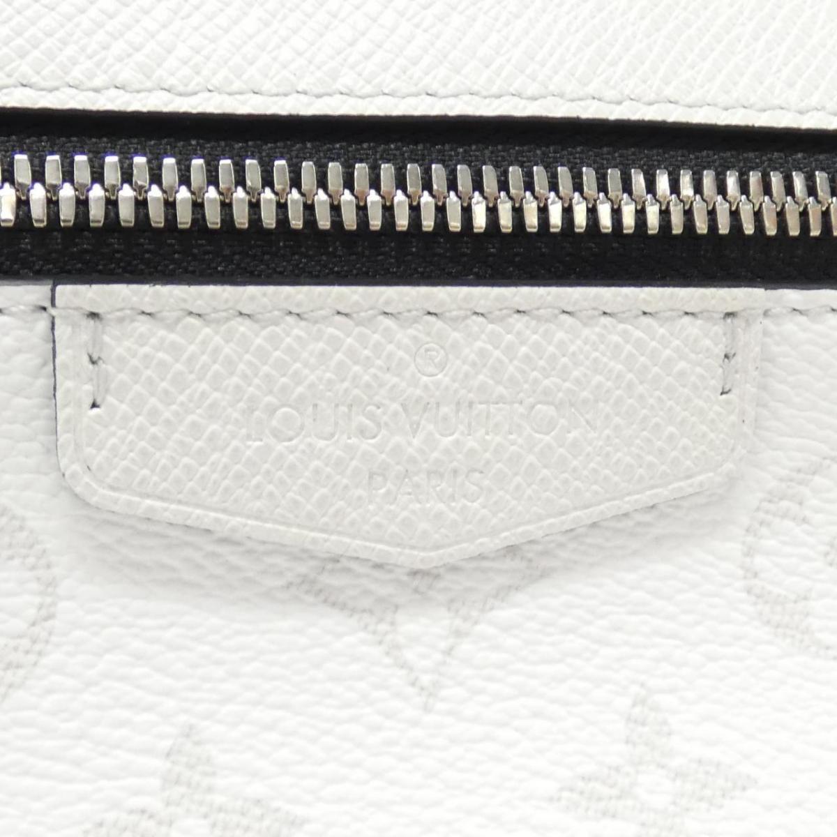 Louis Vuitton Taiga Lama  Messenger PM M30243 Shoulder Bag