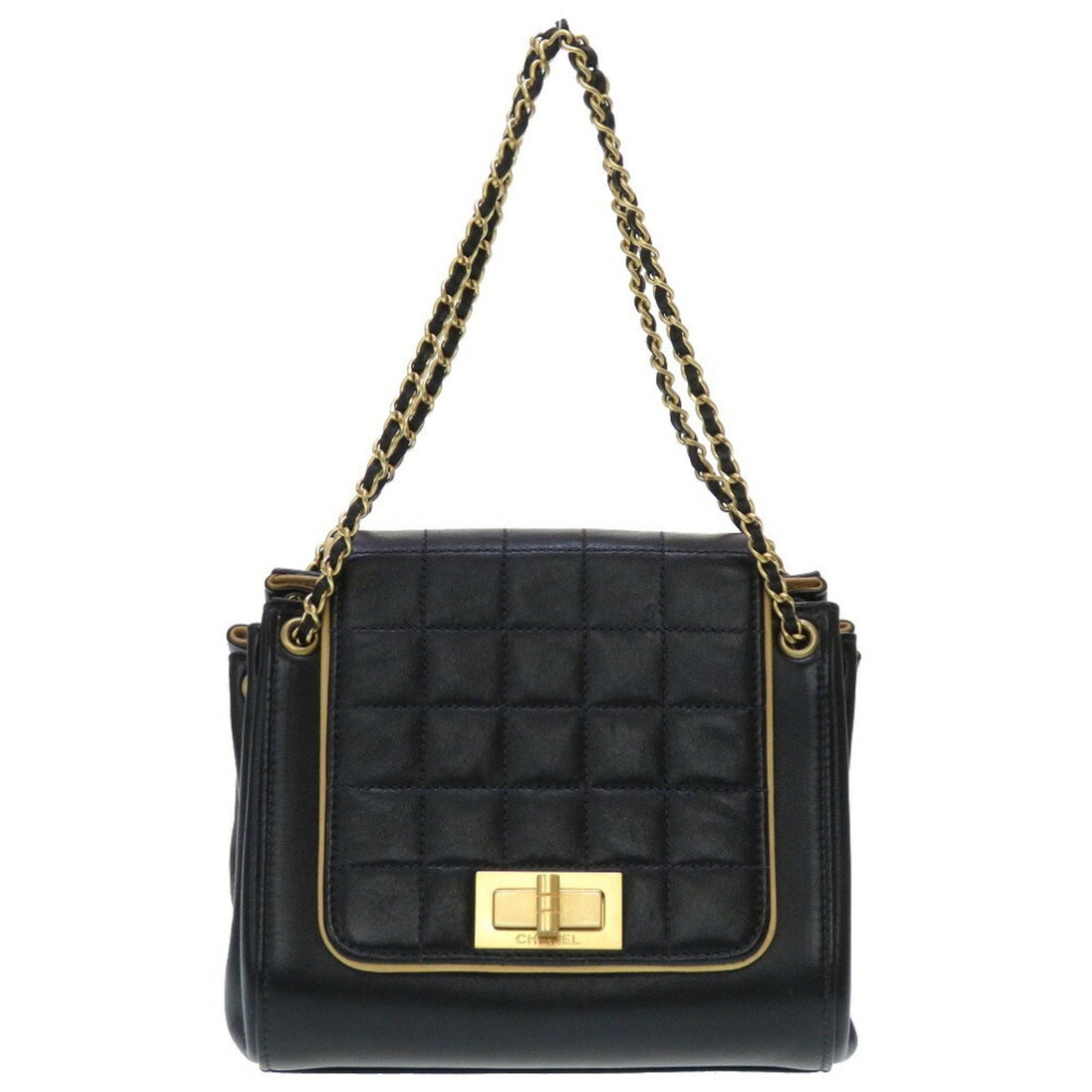 CHANEL 2,55 Shoulder Bag