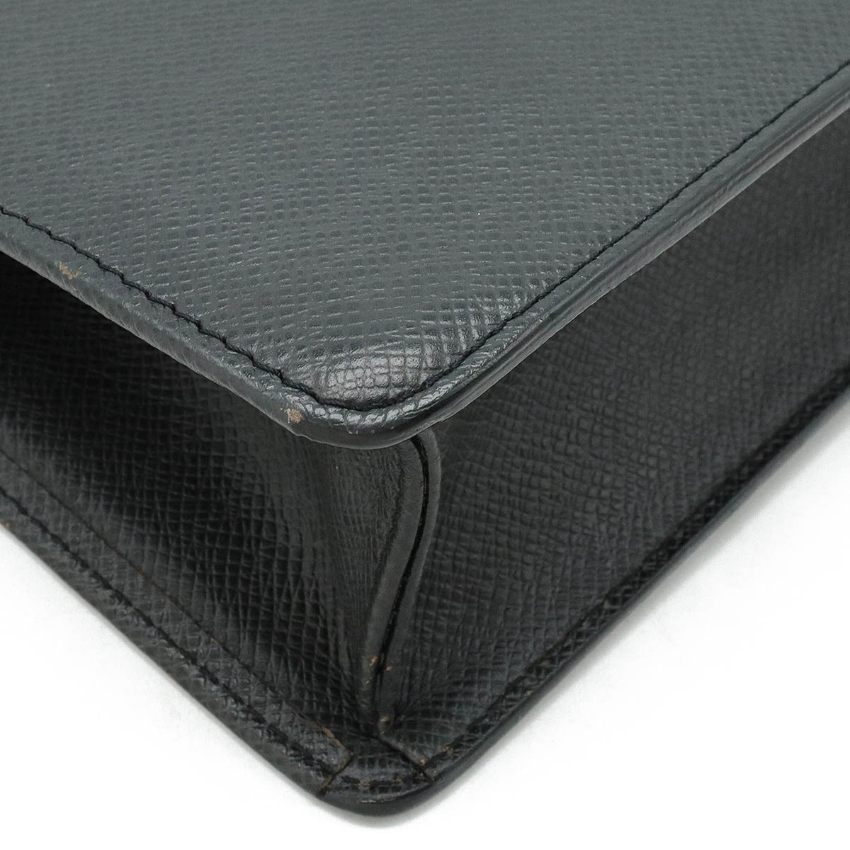 LOUIS VUITTON Taiga Clutch Bag