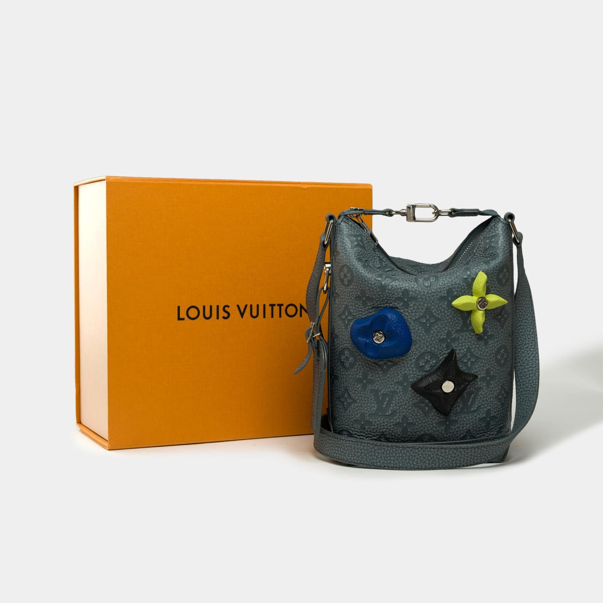 LOUIS VUITTON Virgil Abloh Fall-Winter 2022 Hobo Cruiser in grey leather, SHW