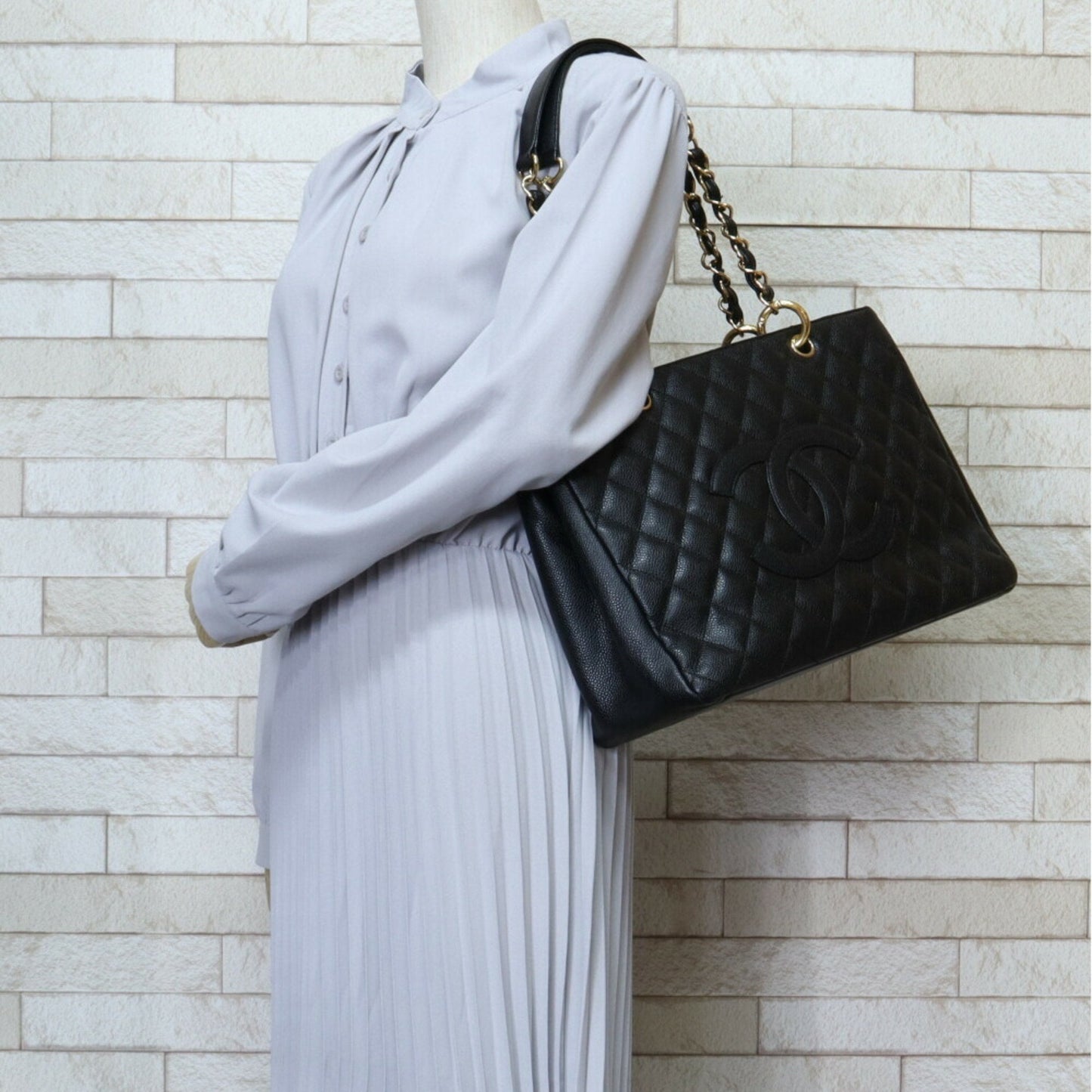 CHANEL Shopping Tote