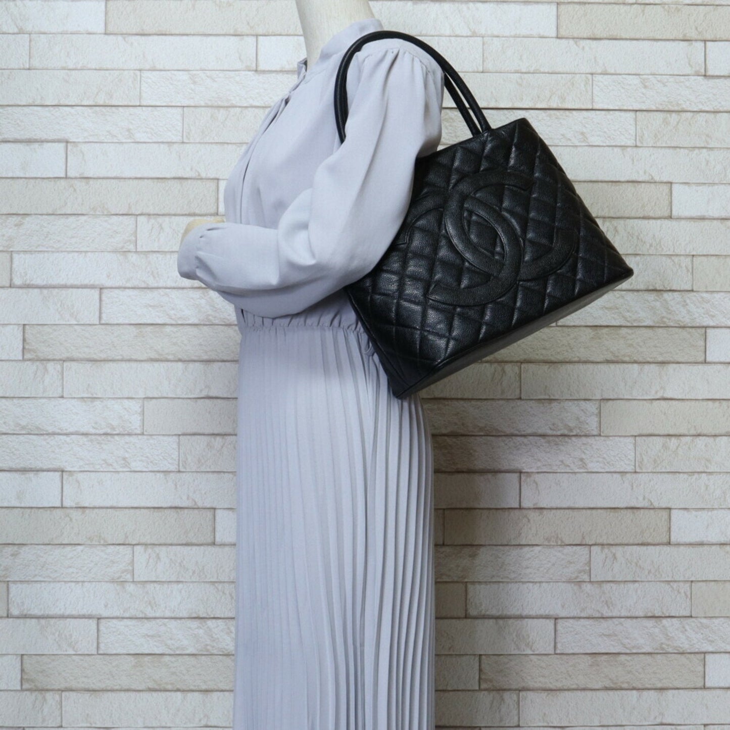 CHANEL Medaillon Tote