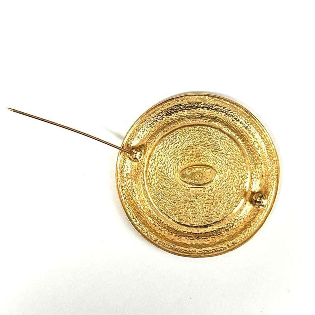 CHANEL Medaillon Brooch
