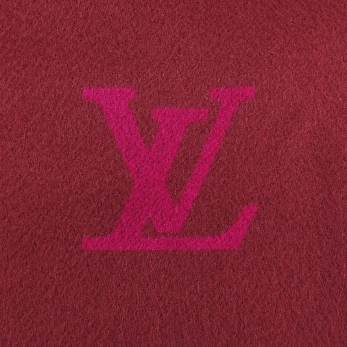 LOUIS VUITTON Scarves