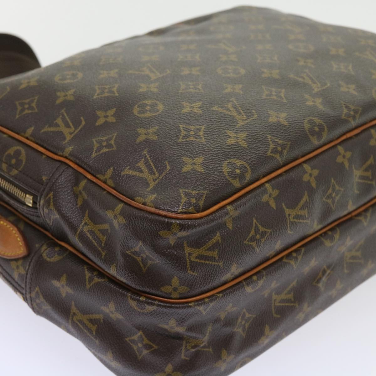 LOUIS VUITTON Reporter Shoulder Bag