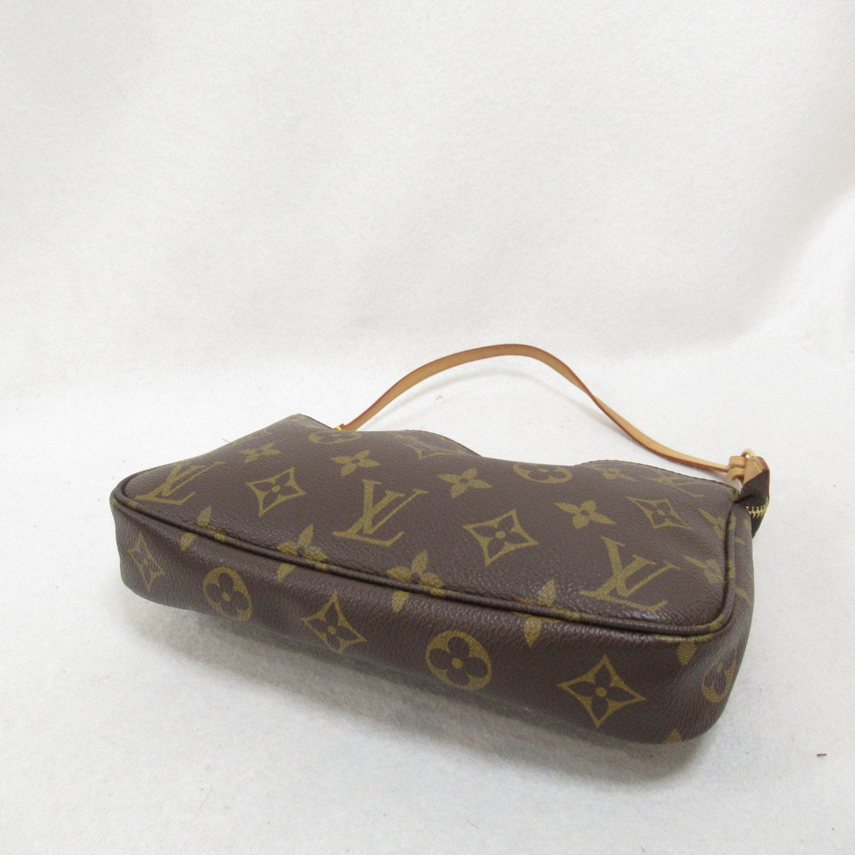 LOUIS VUITTON Pochette Accessoire Clutch Bag