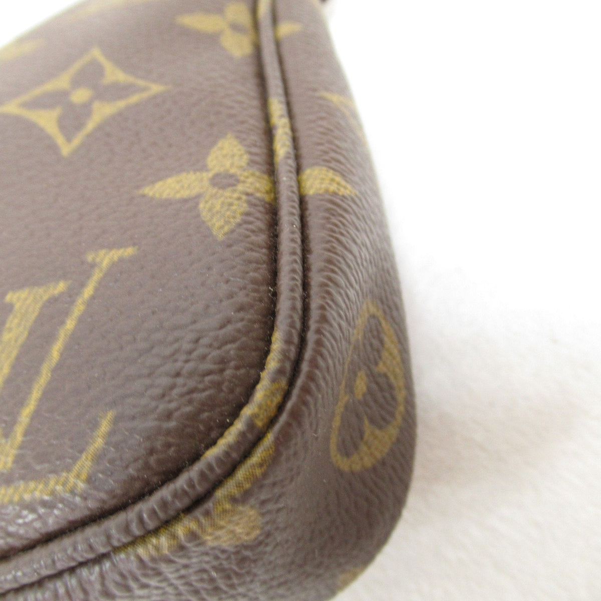 LOUIS VUITTON Pochette Accessoire Clutch Bag