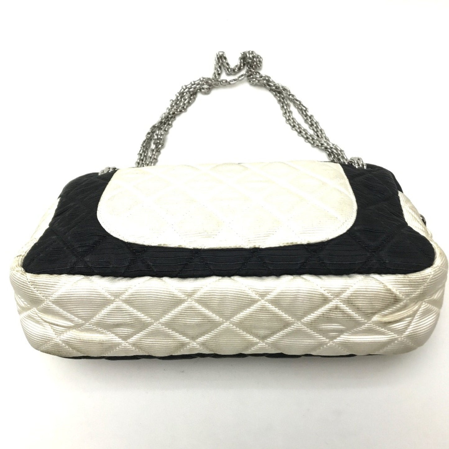 CHANEL Matelasse Shoulder Bag