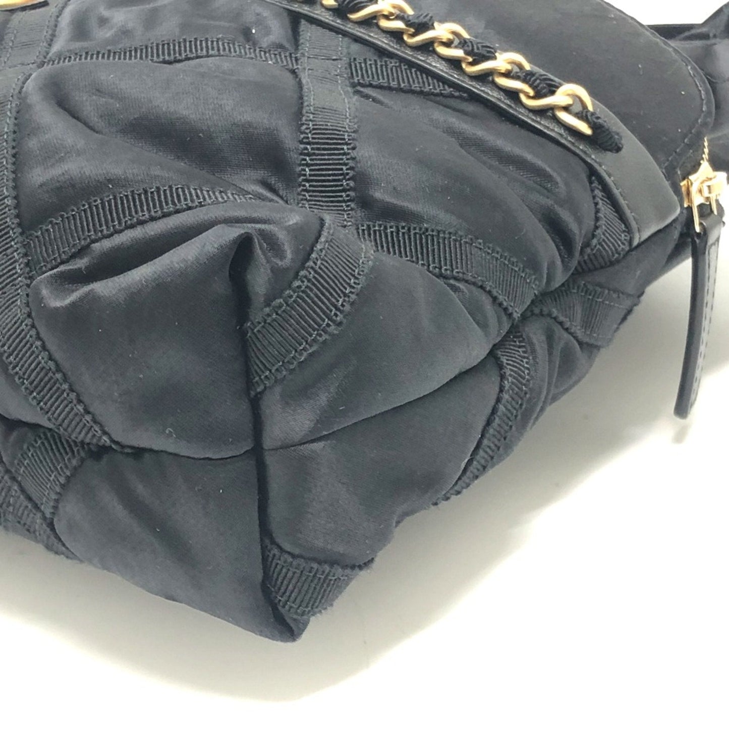 CHANEL Matelasse Shoulder Bag