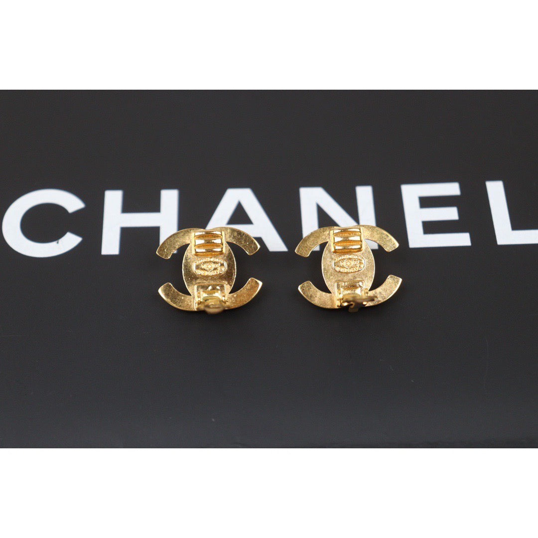 Rank A ｜CHANEL Vintage 18K Gold Plating Earrings  Made In 1997 Year ｜24060617