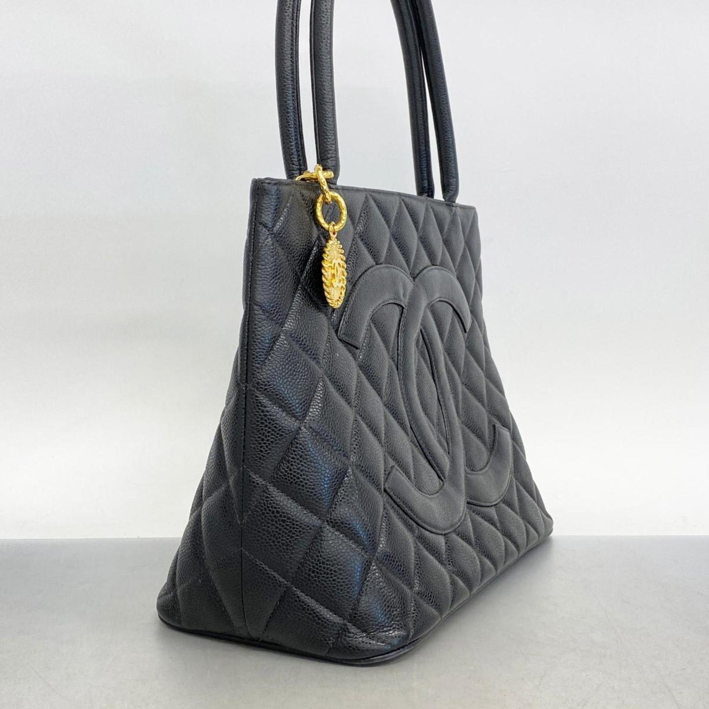 CHANEL Medaillon Tote