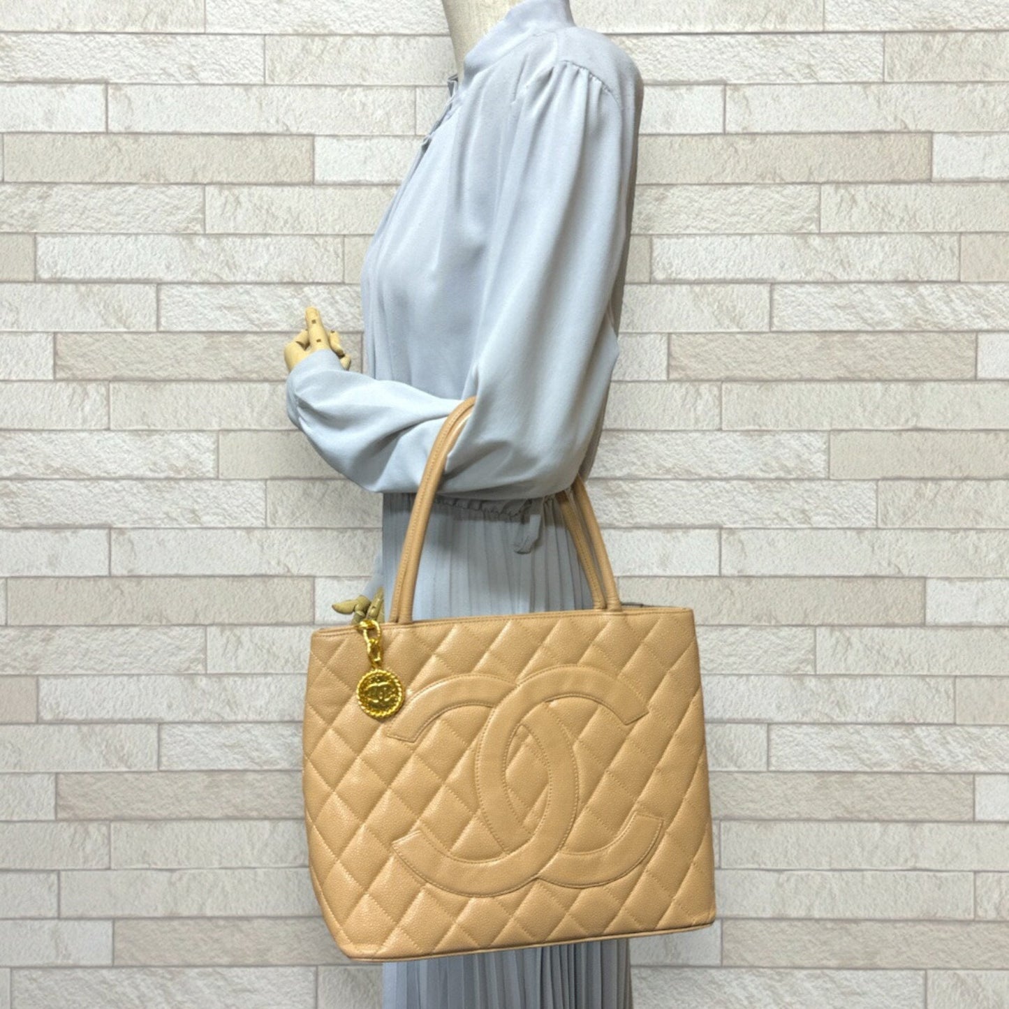 CHANEL Medaillon Tote