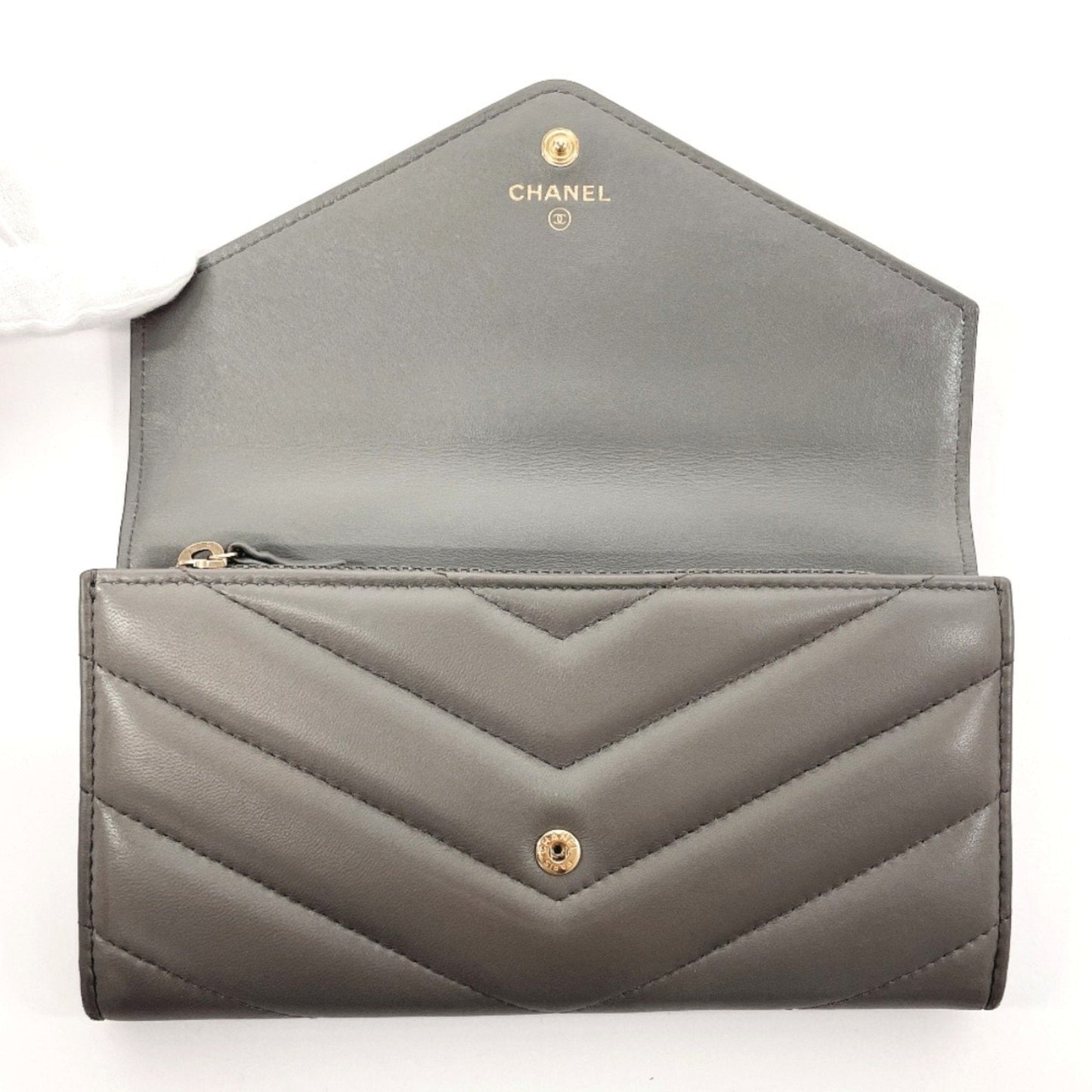 CHANEL Medaillon Wallet