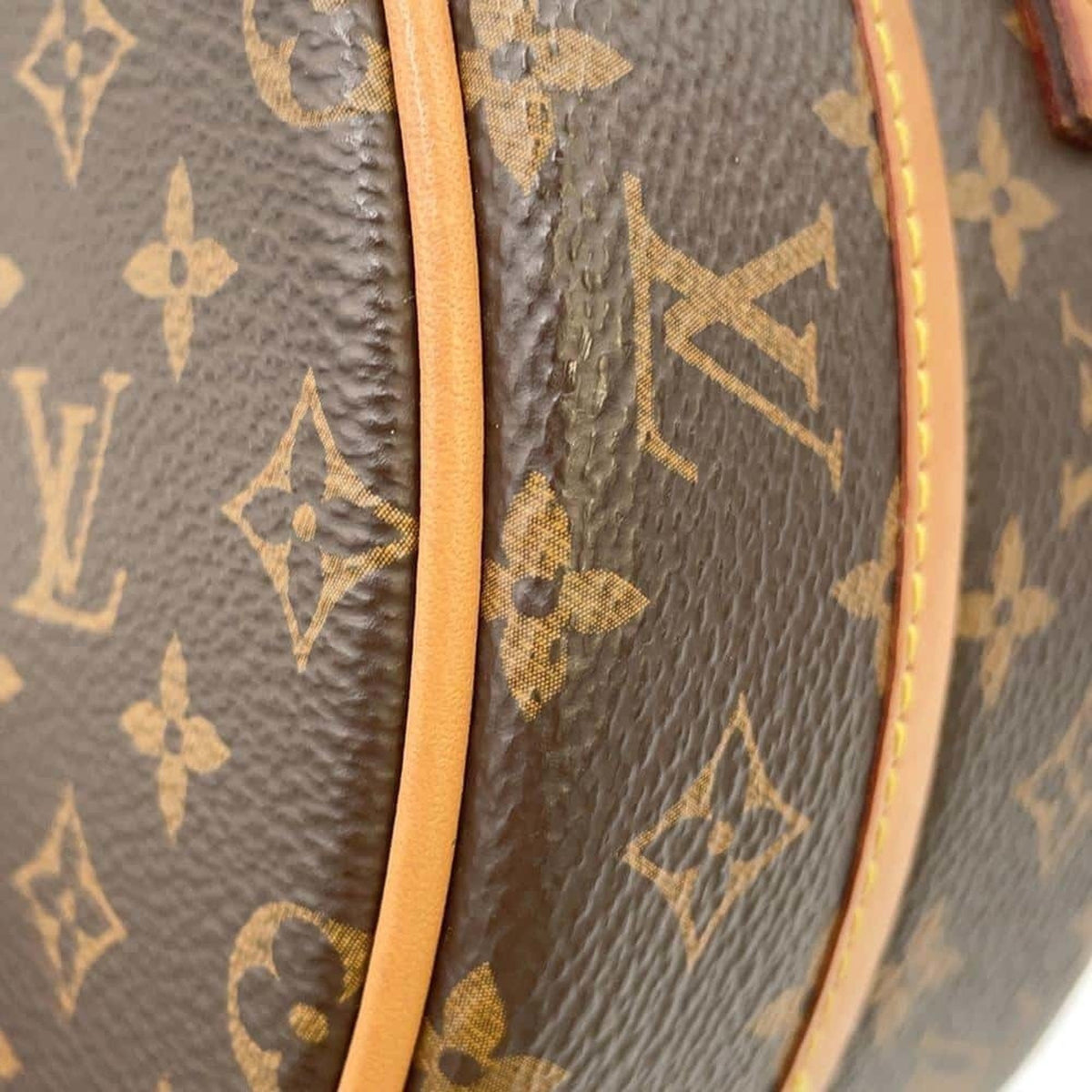 LOUIS VUITTON Petite Boîte À Chapeau Shoulder Bag