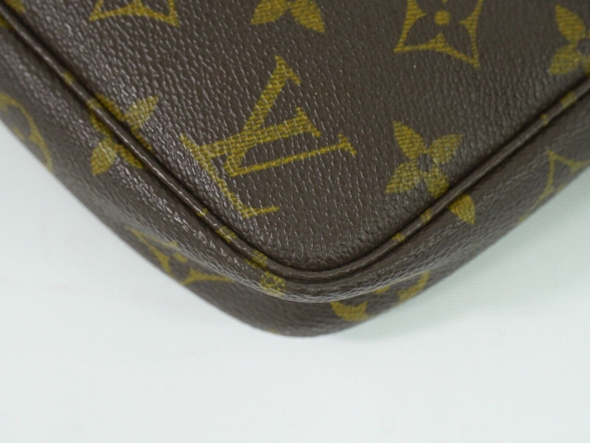 LOUIS VUITTON Pochette accessoires Clutch Bag
