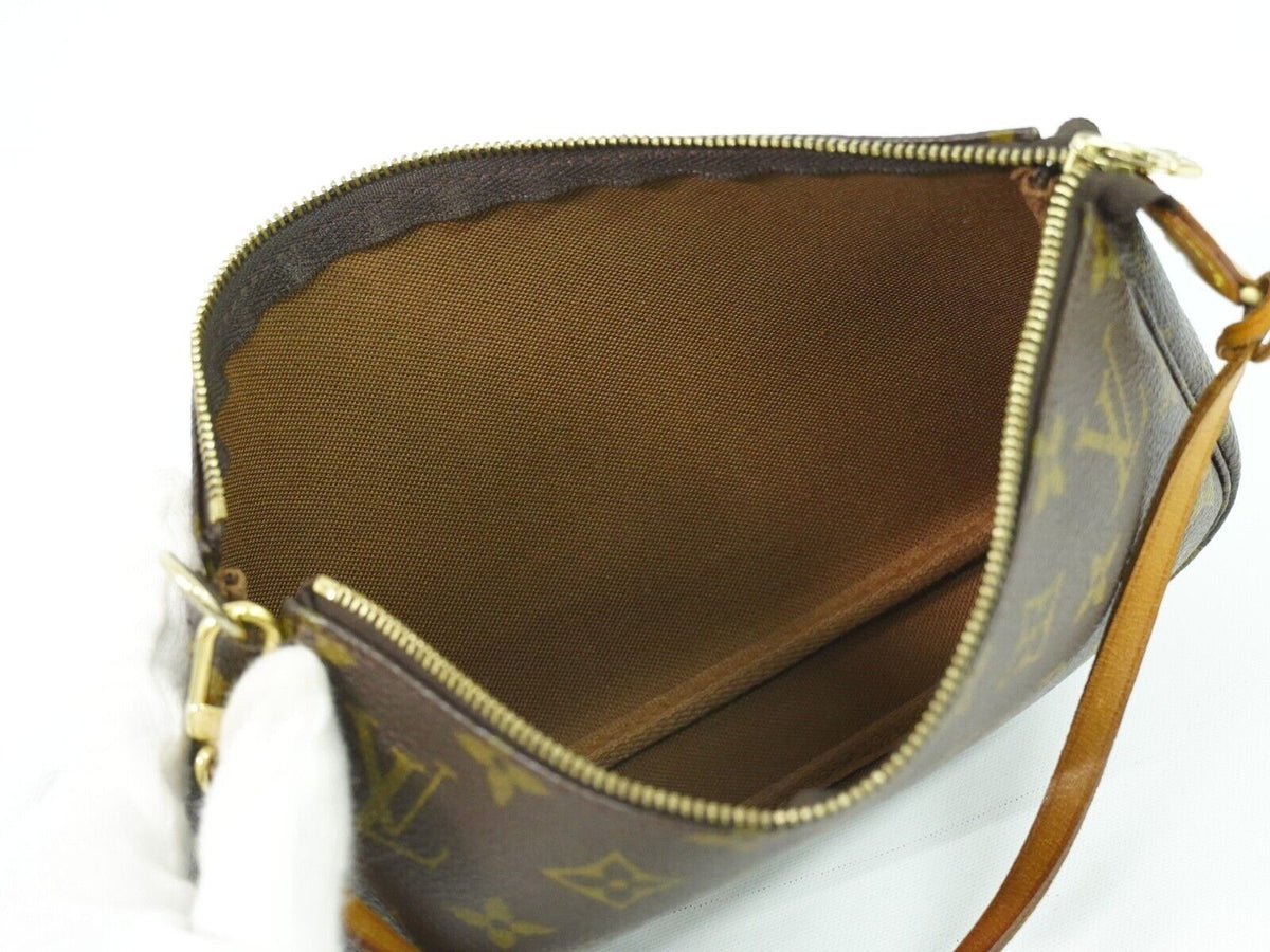 LOUIS VUITTON Pochette accessoires Clutch Bag