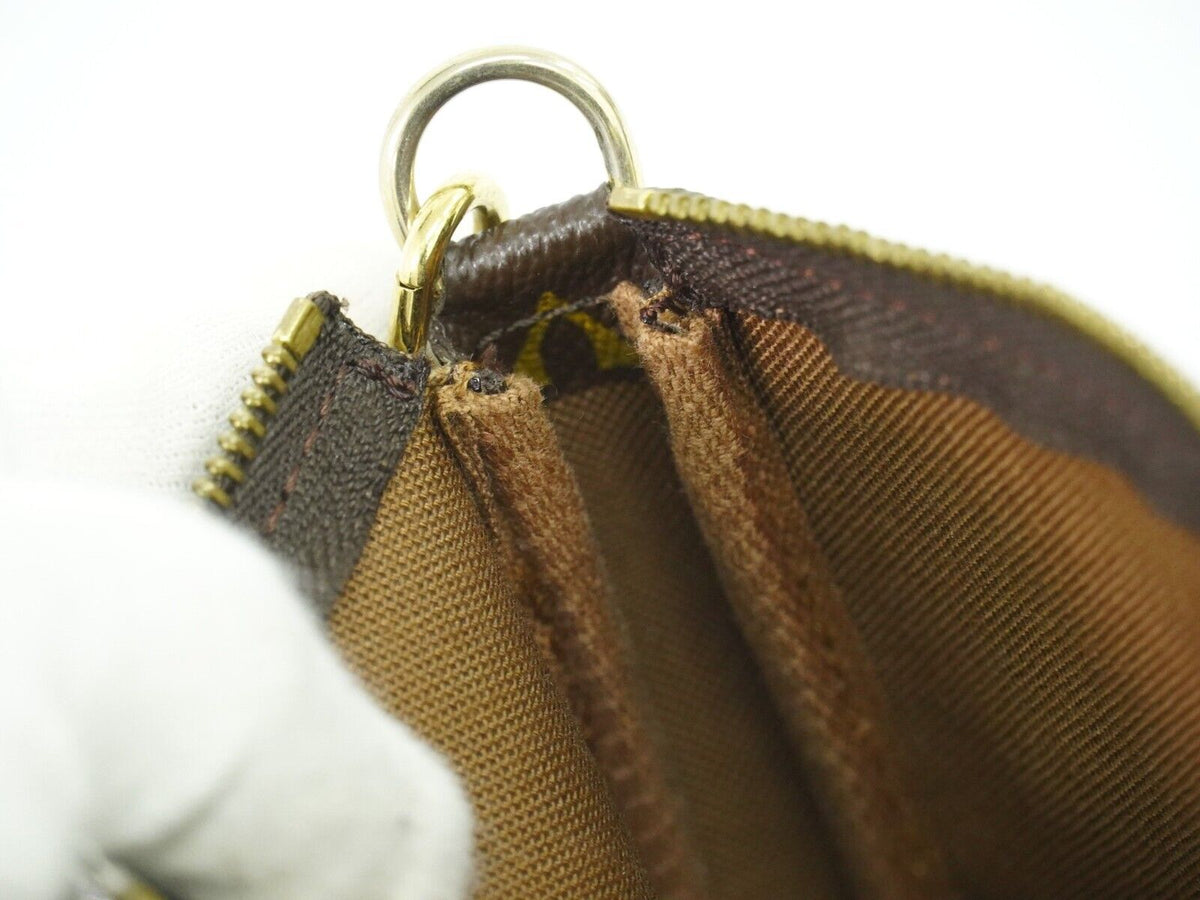 LOUIS VUITTON Pochette accessoires Clutch Bag