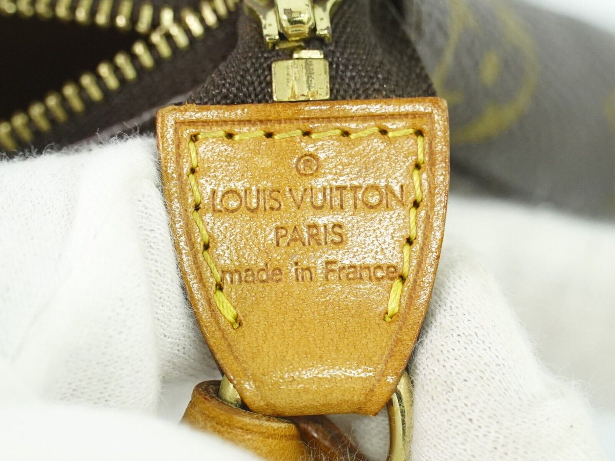 LOUIS VUITTON Pochette accessoires Clutch Bag