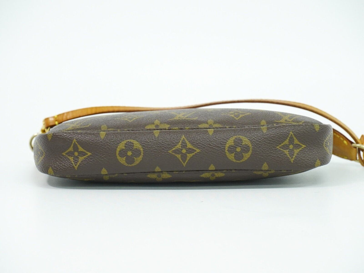 LOUIS VUITTON Pochette accessoires Clutch Bag
