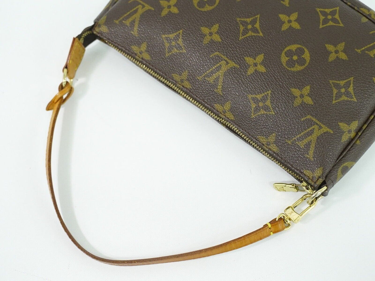 LOUIS VUITTON Pochette accessoires Clutch Bag