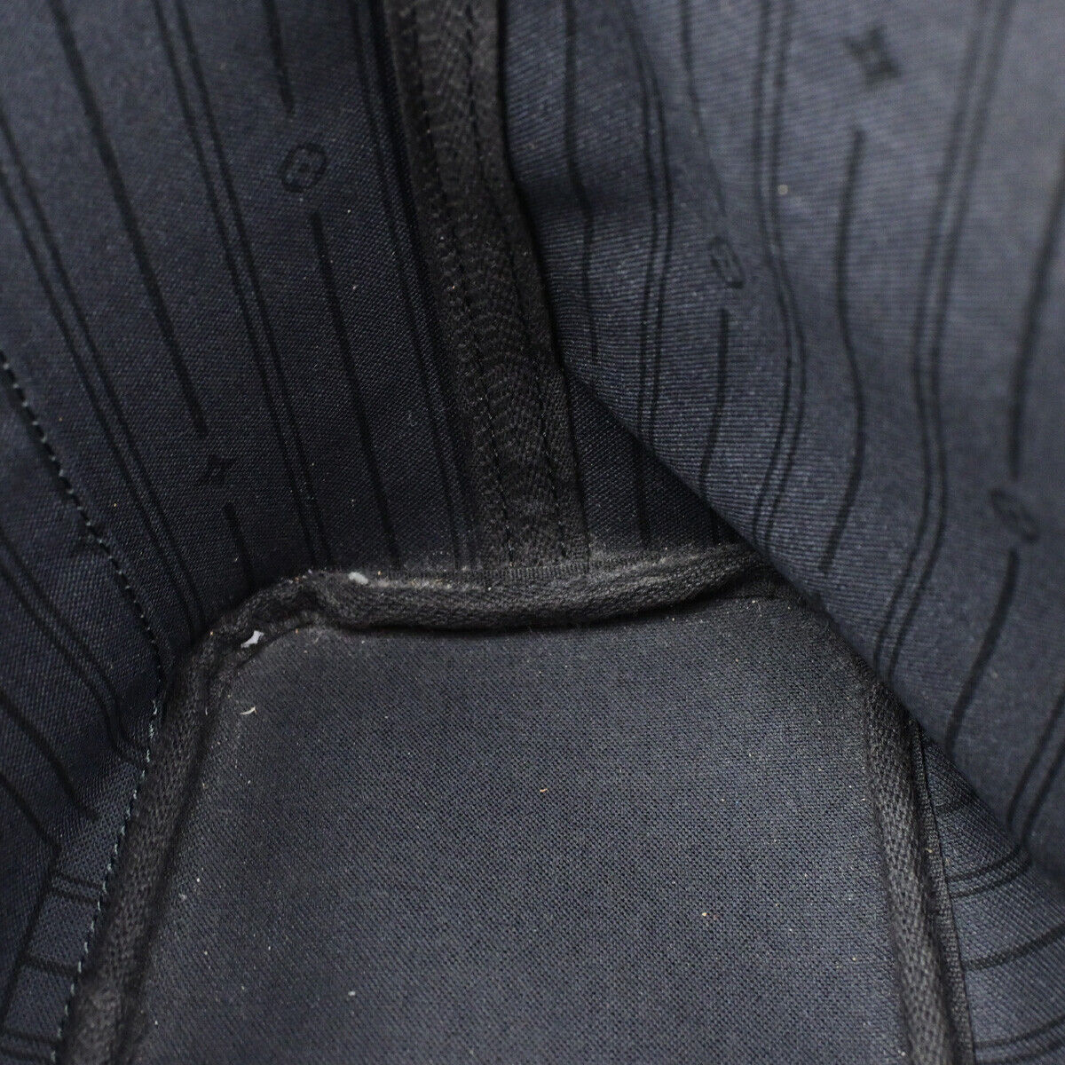 LOUIS VUITTON Neverfull PM Handbag