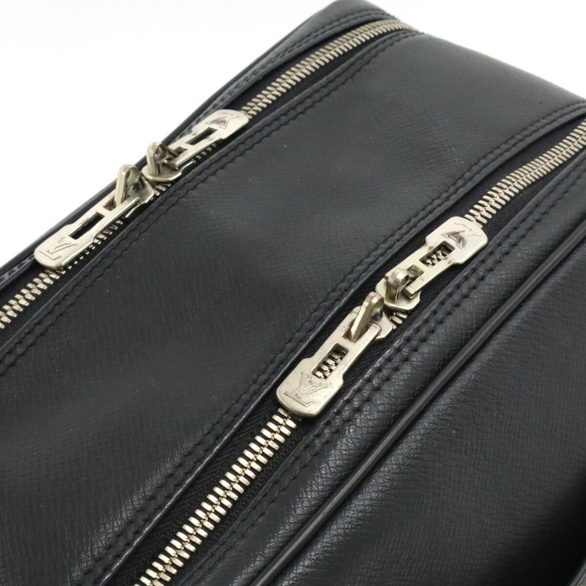 LOUIS VUITTON Reporter Shoulder Bag