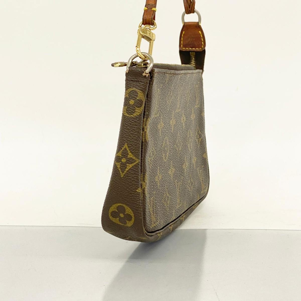 LOUIS VUITTON Pochette accessoires Clutch Bag