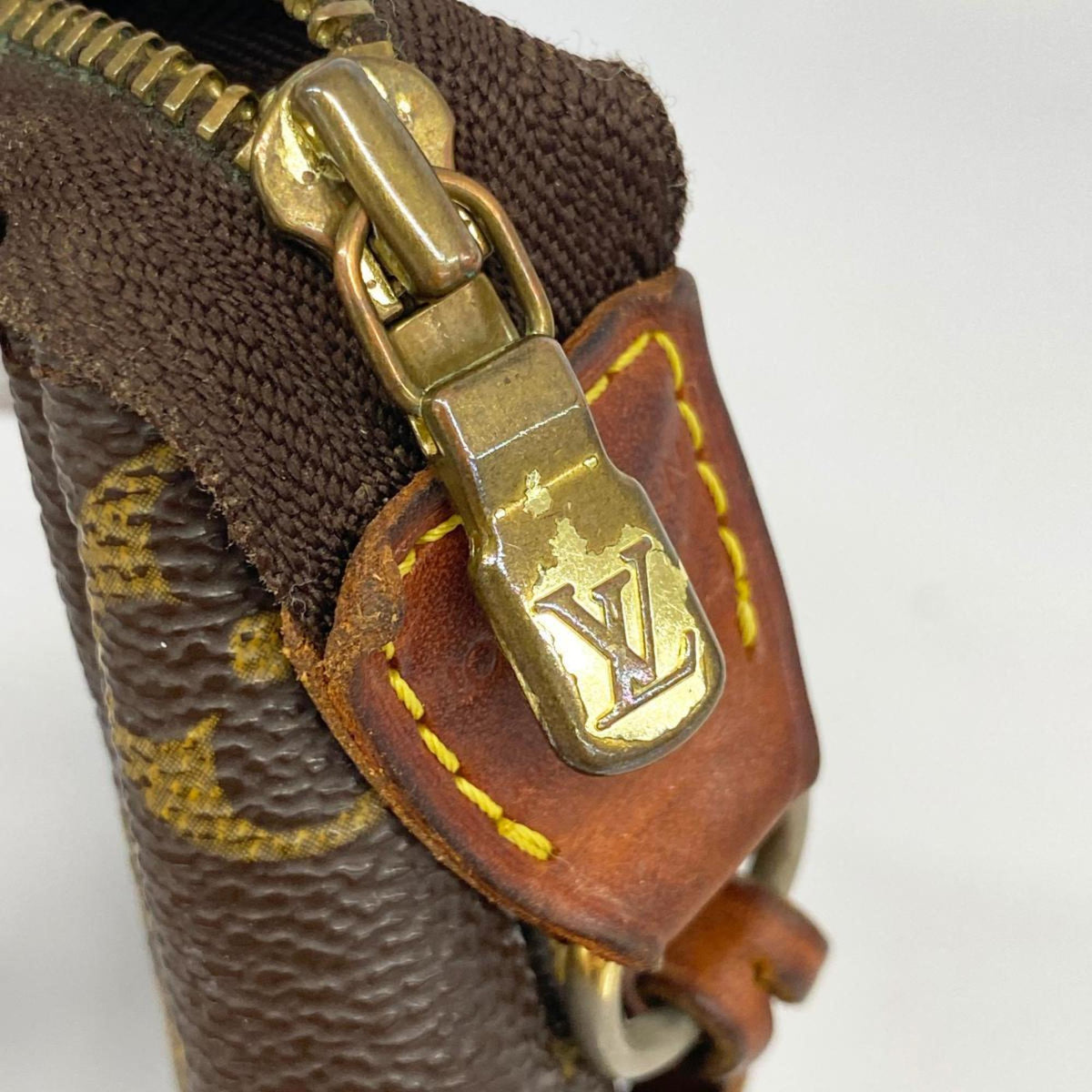 LOUIS VUITTON Pochette accessoires Clutch Bag