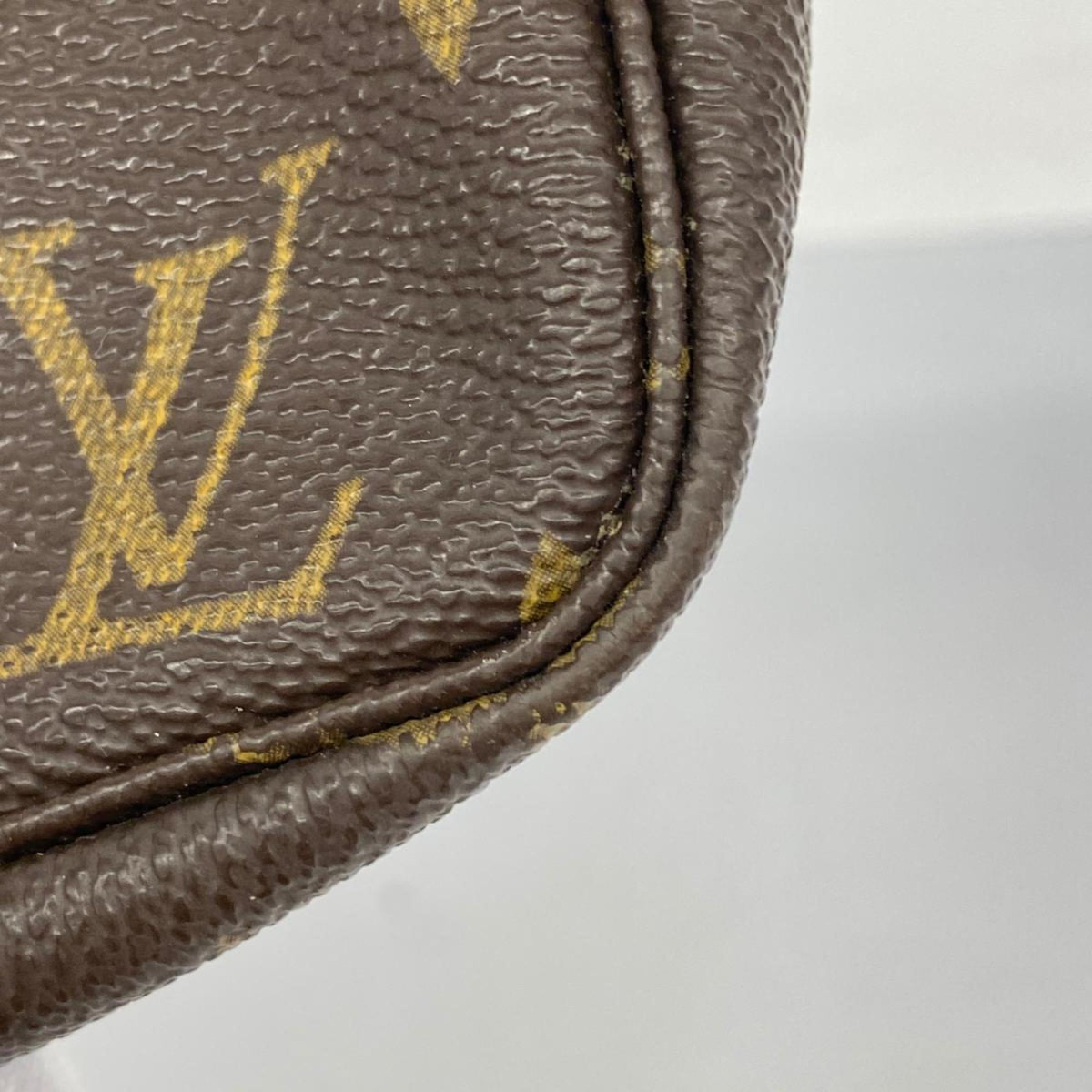 LOUIS VUITTON Pochette accessoires Clutch Bag