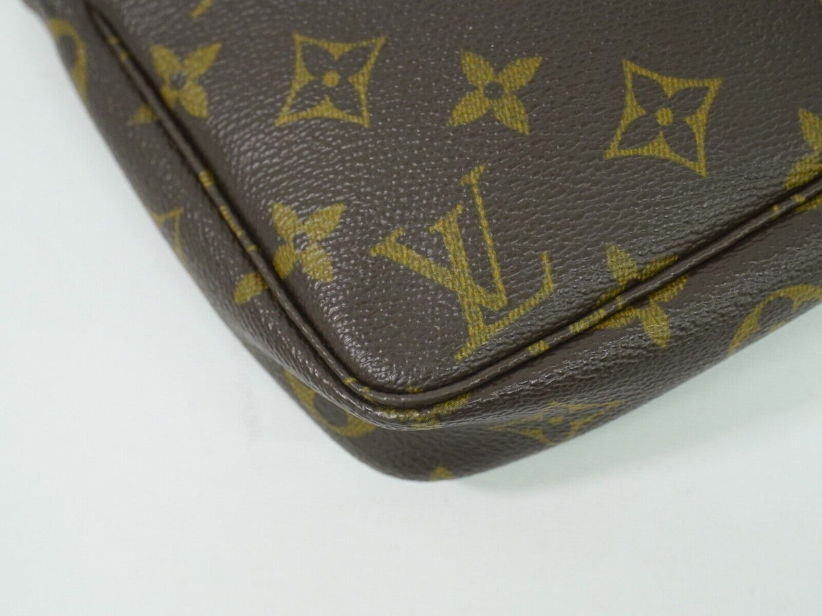 LOUIS VUITTON Pochette Accessoire Clutch Bag