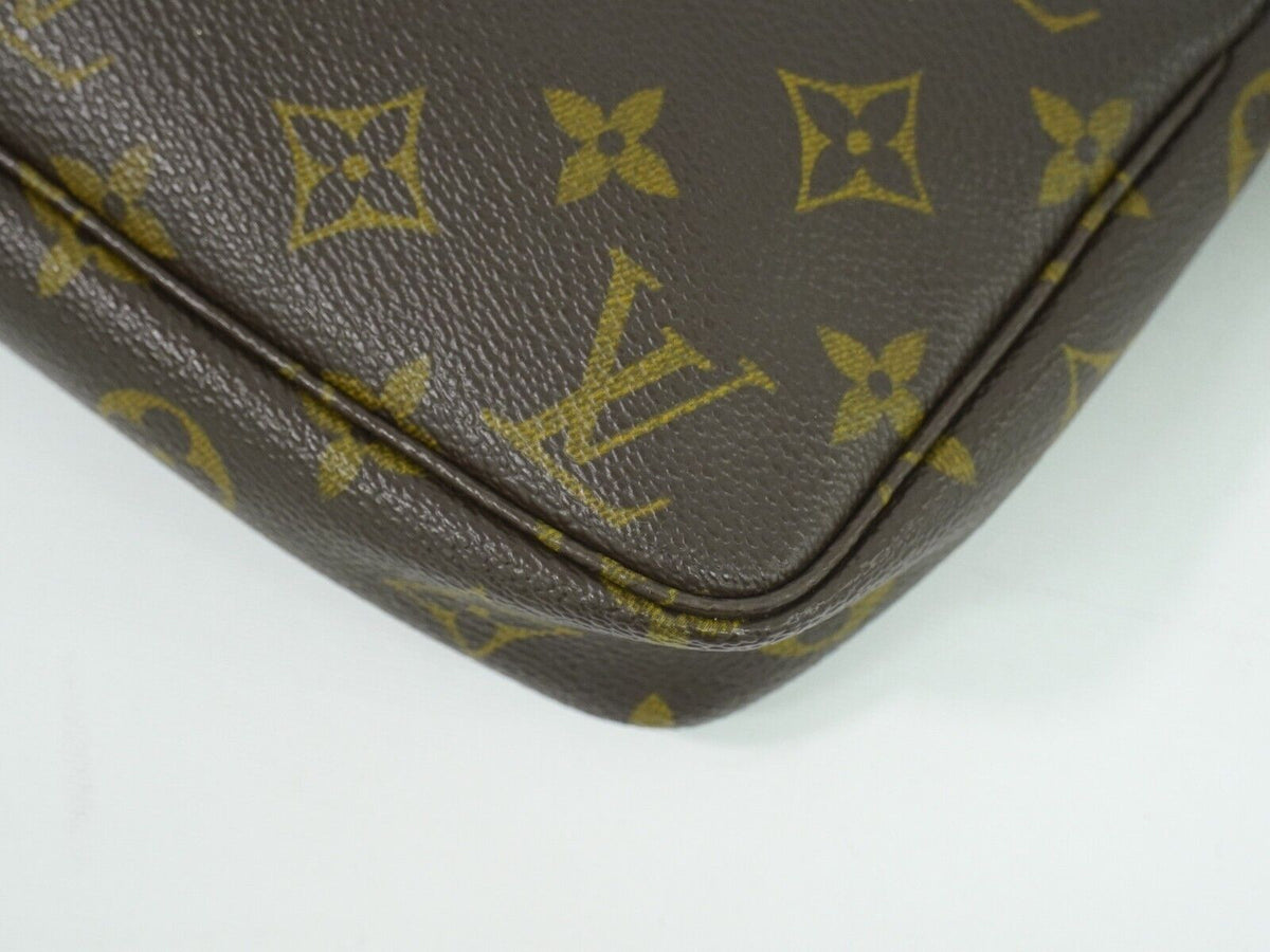 LOUIS VUITTON Pochette Accessoire Clutch Bag